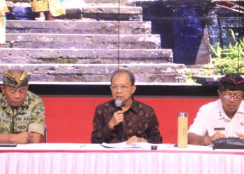 Besakih Tanpa Sampah Plastik, Koster Tegaskan Disiplin Total demi Kesucian Karya IBTK 2026