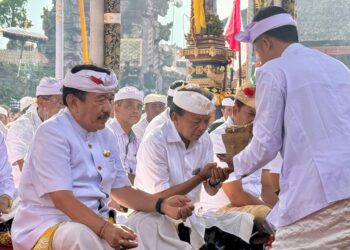 Gubernur Koster Doakan Kerahayuan Jagat Bali di Karya Ngusaba Kadasa Pura Ulun Danu Batur