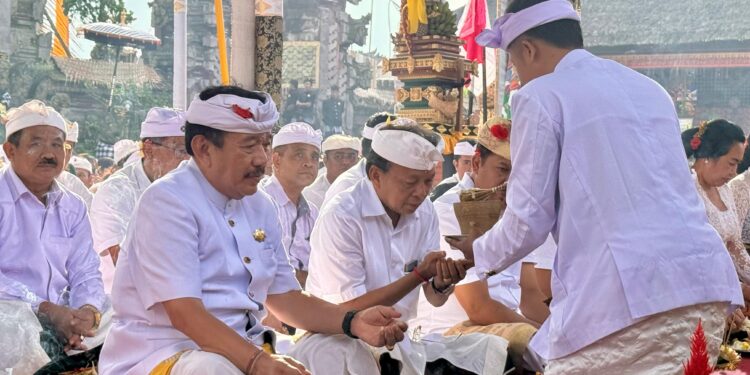 Gubernur Koster Doakan Kerahayuan Jagat Bali di Karya Ngusaba Kadasa Pura Ulun Danu Batur