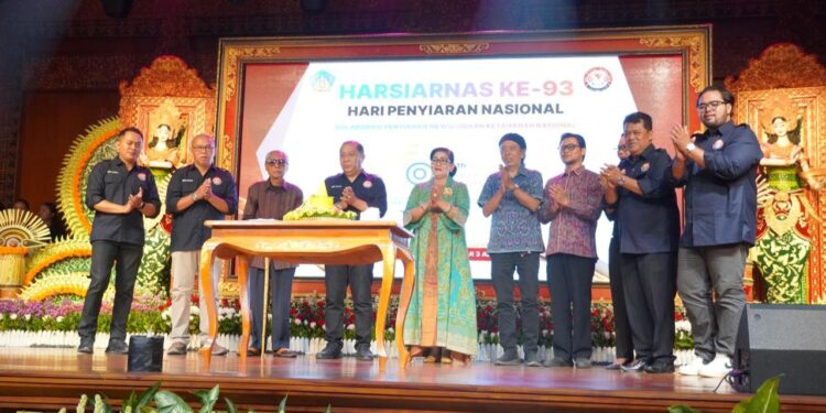 Hadiri Peringatan HARSIARNAS ke-93, Ibu Putri Koster Pesankan Penyedia Informasi untuk Menjaga Integritas dan Kualitas Siaran