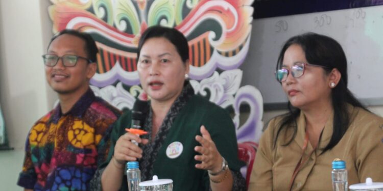 Gencar Sosialisasikan Pencegahan Perkawinan Anak, Ny. Seniasih Giri Prasta Tekankan Remaja Bertanggung Jawab pada Dirinya Sendiri