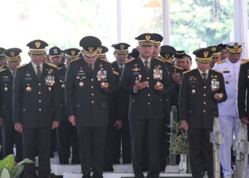 Pangdam IX/Udayana Hadiri Upacara Pemakaman Militer Prajurit Kodam IX/Udayana yang Gugur dalam Misi Perdamaian Dunia