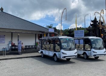 Shuttle Bus Permudah Akses Pemedek di Pura Besakih Saat Karya Ida Bhatara Turun Kabeh