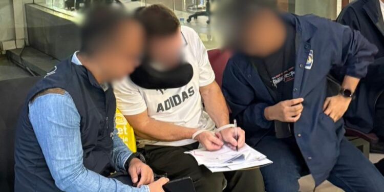 Imigrasi Ngurah Rai Akhirnya Deportasi Buronan Interpol dan Bos Mafia Asal Inggris