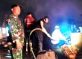 Serma Budi Muhtar Turut Bantu Petugas Damkar Padamkan Api di Gudang Kayu, Jalan Taman Pancing Timur