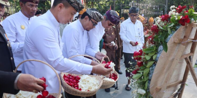 Wawali Denpasar Arya Wibawa Pimpin Apel Peringatan Serangan Umum Kota Denpasar ke-80 Tahun 2026