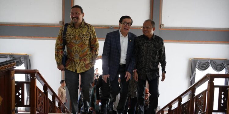 Gubernur Koster Dukung Rancangan UU HPI Sebagai Langkah Tegas Tangani WNA