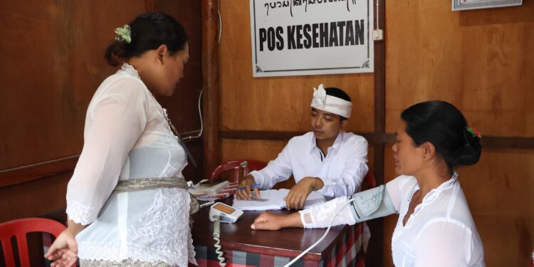 Pelayanan Pos Kesehatan 24 Jam di Kawasan Besakih Bantu Pemedek Selama Karya Ida Bhatara Turun Kabeh