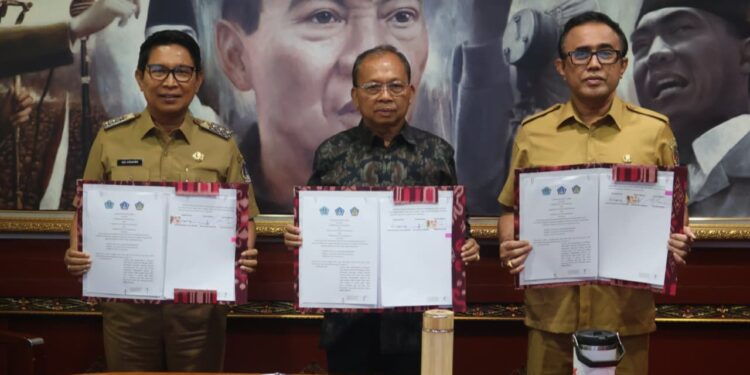 Wali Kota Denpasar Jaya Negara Tandatangani Perjanjian Kerjasama Pembangunan PSEL Denpasar Raya