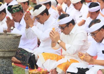 Pemkot Denpasar Gelar Persembahyangan Rahina Suci Tumpek Landep
