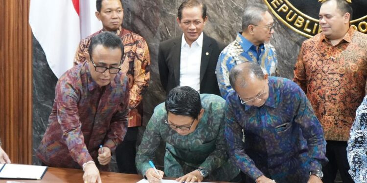 Perjuangkan Solusi Pengelolaan Sampah jadi Listrik, Gubernur Koster Teken MoU PSEL di Jakarta