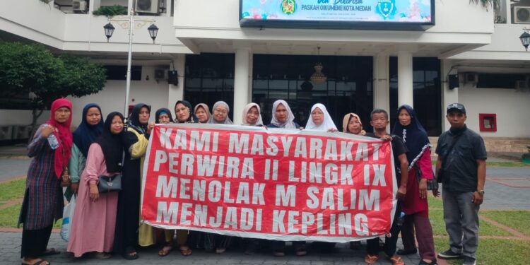 Tolak Penunjukkan dan Pengangkatan M Salim, Warga Lingkungan IX Geruduk Kantor Wali Kota