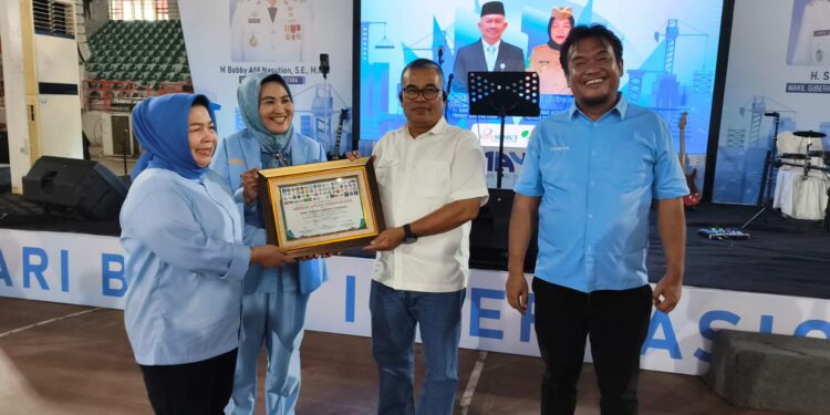Peringatan Mayday Kondusif, Kapoldasu Sumbang Hadiah Motor