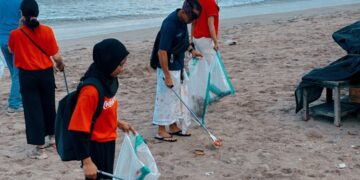 Aksi Bersih Pantai AMDATARA Bali-Nusra Warnai Peringatan Hari Buruh di Kuta