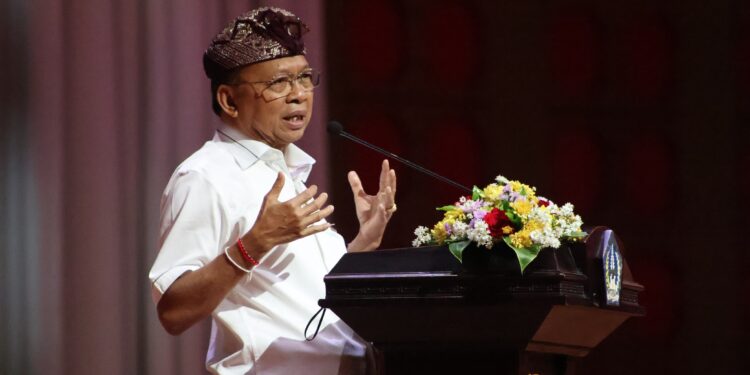 Gubernur Koster: Pelaku Usaha Pariwisata Wajib Kelola Sampah Mandiri demi Jaga Masa Depan Wisata Bali