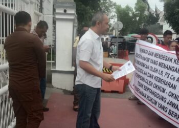 Keluarga Korban Penganiayaan Sampaikan Aksi di Kantor PN Medan