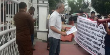 Keluarga Korban Penganiayaan Sampaikan Aksi di Kantor PN Medan