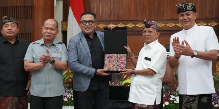 Gubernur Koster Dorong Penguatan Perlindungan Masyarakat Adat, Baleg DPR RI Optimis RUU Tuntas 2026
