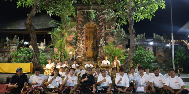 Pastikan Kesiapan, Wawali Arya Wibawa Tinjau Pembinaan Sekehe Telung Barung Duta Denpasar Pada Lomba Tari Barong PKB  XLVIII