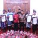Serahkan Hadiah Ogoh-Ogoh, Gubernur Koster-Wagub Minta STT Kembangkan Kreativitas dan Kuatkan Jati Diri Bal