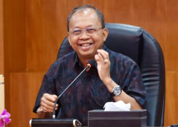 Gubernur Koster Serap Aspirasi Pelaku Usaha Taksi dan Dorong Percepatan Elektrifikasi Transportasi di Bali