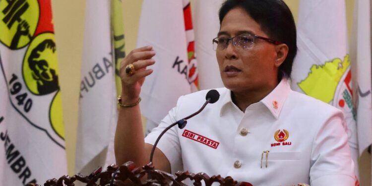 Giri Prasta Lantik Pengurus KONI Jembrana, Targetkan Reformasi Pembinaan Atlet dan Venue Olahraga Bali