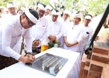 Wawali Arya Wibawa Hadiri Pemelaspasan Bale Kulkul dan Piodalan Nadi Banjar Bun