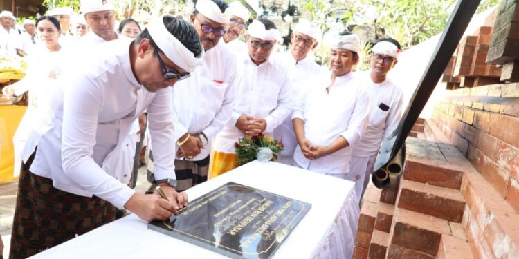 Wawali Arya Wibawa Hadiri Pemelaspasan Bale Kulkul dan Piodalan Nadi Banjar Bun
