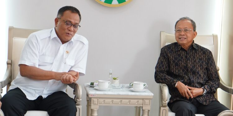 Menteri LH dan Gubernur Koster Bertemu, Sesama Alumni ITB Satukan Langkah Selesaikan Persoalan Sampah Bali
