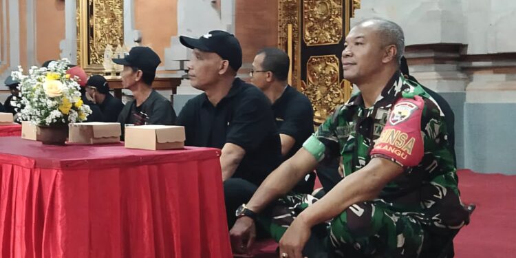 Sinergitas Babinsa dan Pemerintah Desa Warnai Pembukaan Turnamen Tenis Meja di Kesiman Kertalangu