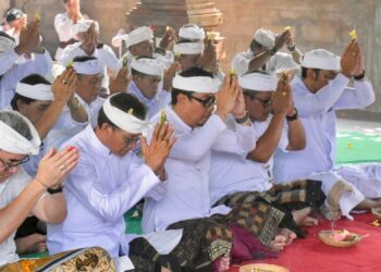 Wawali Arya Wibawa Hadiri Upacara Melaspas Wantilan di Pura Dalem Tegeh Gumi