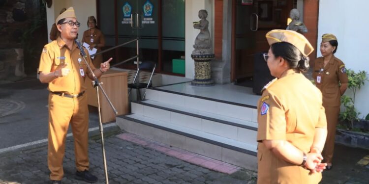 Pimpin Apel Disiplin di Kecamatan Dentim, Sekda Eddy Mulya Dorong ASN Tingkatkan Dedikasi dan Kolaborasi