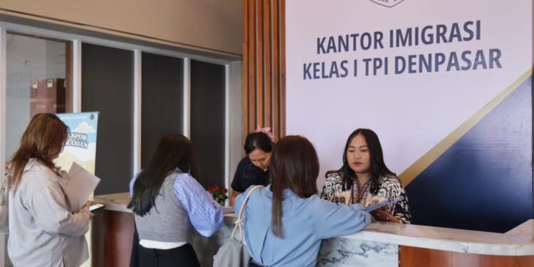 Imigrasi Denpasar Launching Perdana Layanan Keimigrasian di Plaza Renon