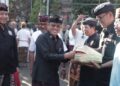 Jelang Galungan dan Kuningan, PHDI dan Bakesbangpol Kota Denpasar Bagikan 300 Paket Daging Babi kepada Masyarakat