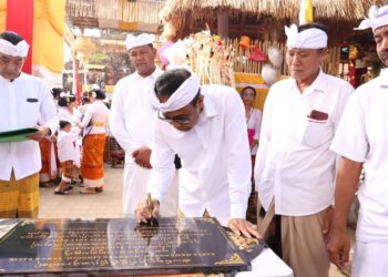 Wali Kota Jaya Negara Hadiri Karya Pududusan Agung di Pura Dalem Pengaotan Desa Adat Bekul
