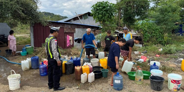 Polantas Salurkan 5.000 Liter Air Bersih untuk Warga Padang SMIP Jelang Hari Bhayangkara ke-80