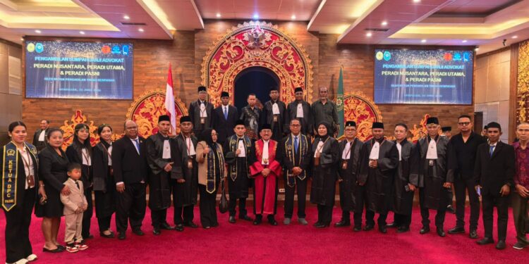 13 Advokat Baru Disumpah DPD PERADI PASNI Angkatan IV di Pengadilan Tinggi Denpasar