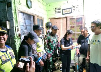 Jaga Kamtibmas dan Data Akurat: Babinsa dan Tim Cek Rumah Kost serta Bedeng di Peguyangan Kaja