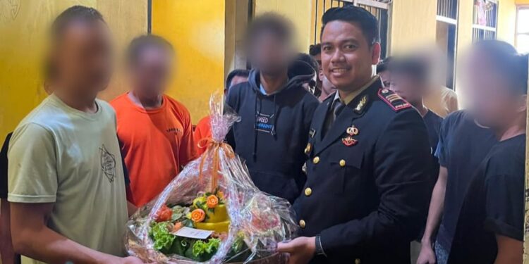 Hari Bhayangkara ke-80, Polres Manggarai Barat Rayakan Syukuran Bersama Tahanan: “Kami Ingin Hadir sebagai Sesama Manusia”