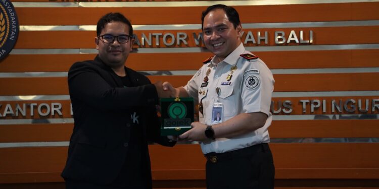 Tingkatkan Kualitas Pelayanan Publik, Imigrasi Ngurah Rai Gandeng Gojek Inovasi Antar Paspor