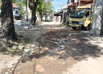 Tujuh Tahun Rusak, Akses Jalan Menuju Kawasan Mawar Jingga di Desa Gorontalo Dikeluhkan Warga