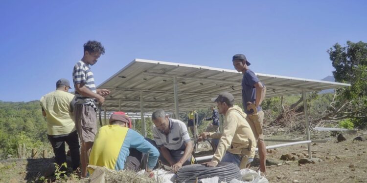 Puluhan Tahun Menanti, Warga Tiga Kampung di Manggarai Barat Akhirnya Nikmati Air Bersih Berkat Wakaf dan Energi Surya