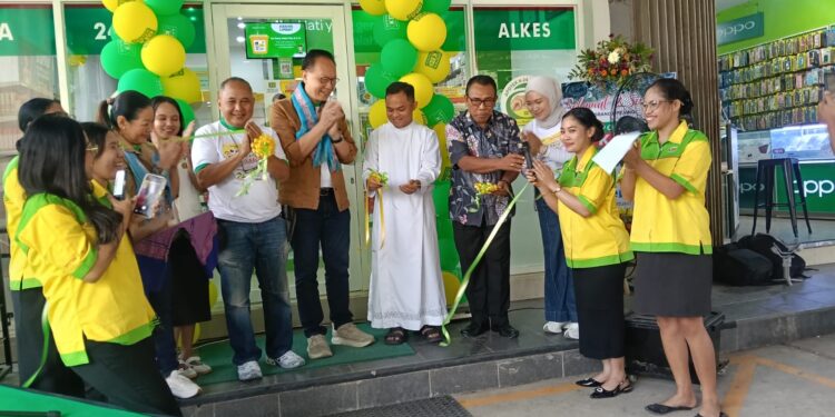 Apotek K-24 Resmi Hadir di Labuan Bajo, Founder Targetkan Layanan Kesehatan Menjangkau Seluruh Pelosok NTT