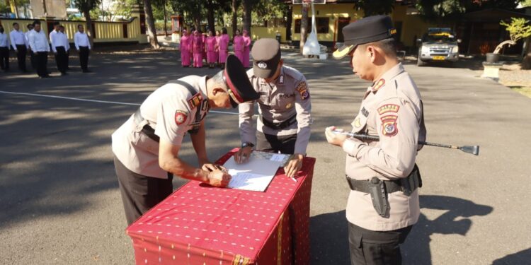 Kapolsek Kota Labuan Bajo Berganti, Jabatan yang Selama Ini Dipimpin AKP H. Eka Darma Yuda Kini Diserahkan kepada IPDA Adhar