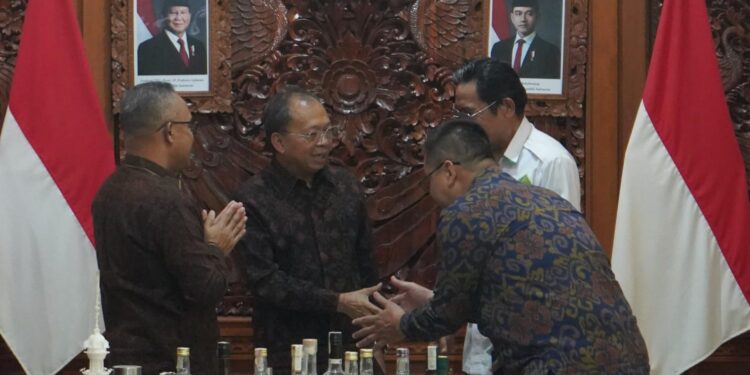 Gubernur Koster Paparkan Modul Ajar Literasi Keuangan Sebagai Penopang SDM Bali Unggul ke Tiga Penguji OJK Awards