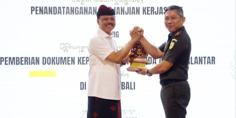 Dukung Program Kejati Bali, Sekda Dewa Indra Dorong Penuntasan Dokumen Kependudukan Anak Telantar