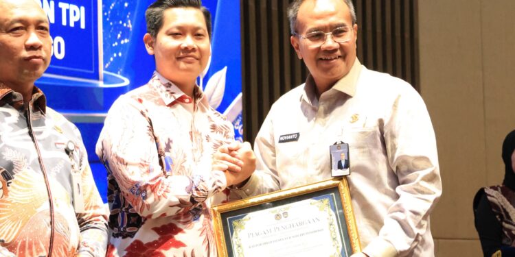 Kantor Imigrasi Ponorogo Raih 6 Penghargaan Atas Capaian Kinerja Semester I Tahun 2026 dari Kanwil Ditjen Imigrasi Jawa Timur