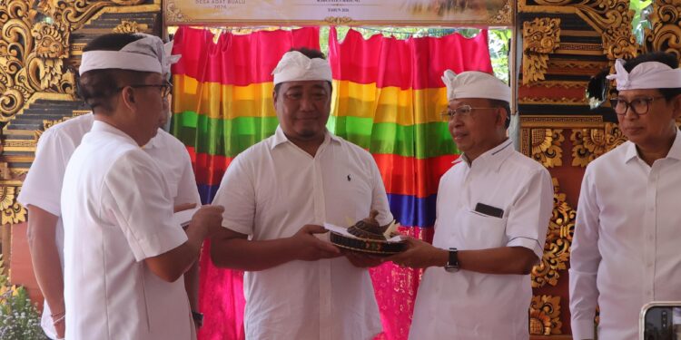 Gubernur Koster Dorong Atma Wedana Massal Jadi Model Gotong Royong, Tegaskan Komitmen Perkuat Desa Adat Bali
