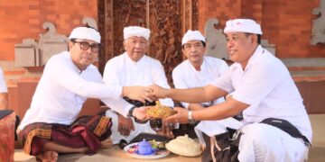 Wawali Arya Wibawa Hadiri Puncak Karya Ngenteg Linggih di Merajan Kawanan Tangkas Kori Agung Pedungan