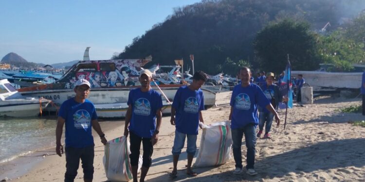 Langit Biru, Alam Tetap Hijau: Demokrat Manggarai Barat Rayakan HUT ke-25 dengan Gerakan Indonesia Asri